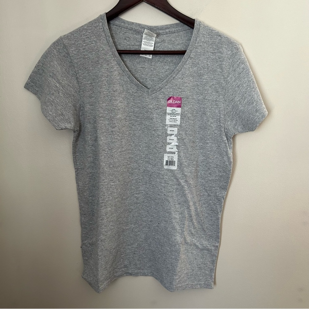 Gildan Tee Shirt V-Neck Gray Short Sleeve Neutral Casual Basics - Picture 6 of 6